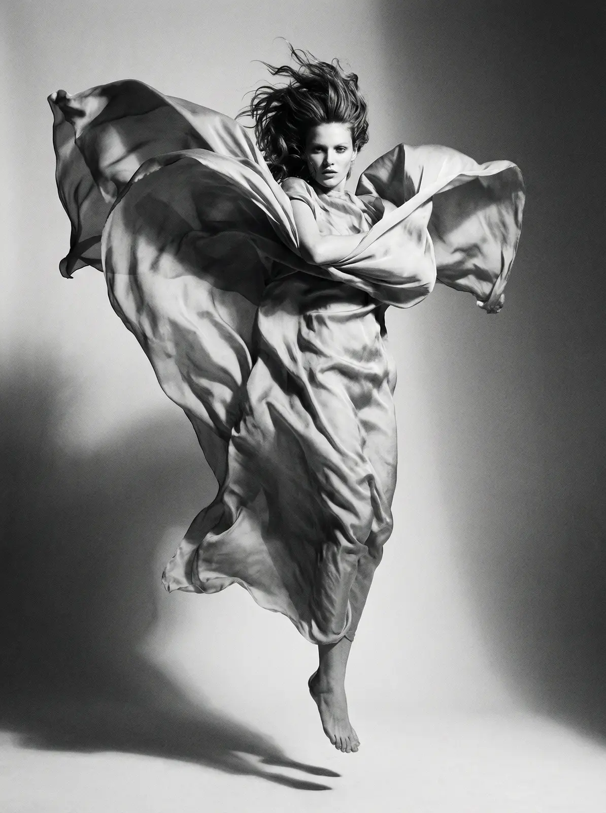 明陞88娱乐 灵感橱窗 流动面料艺术摄影